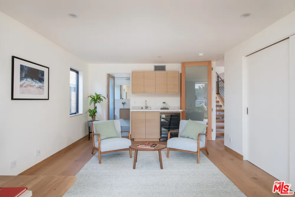 2412 Bryan Avenue Venice, CA 90291