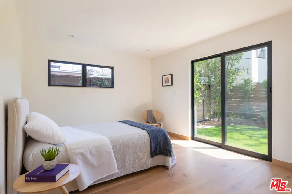 2412 Bryan Avenue Venice, CA 90291