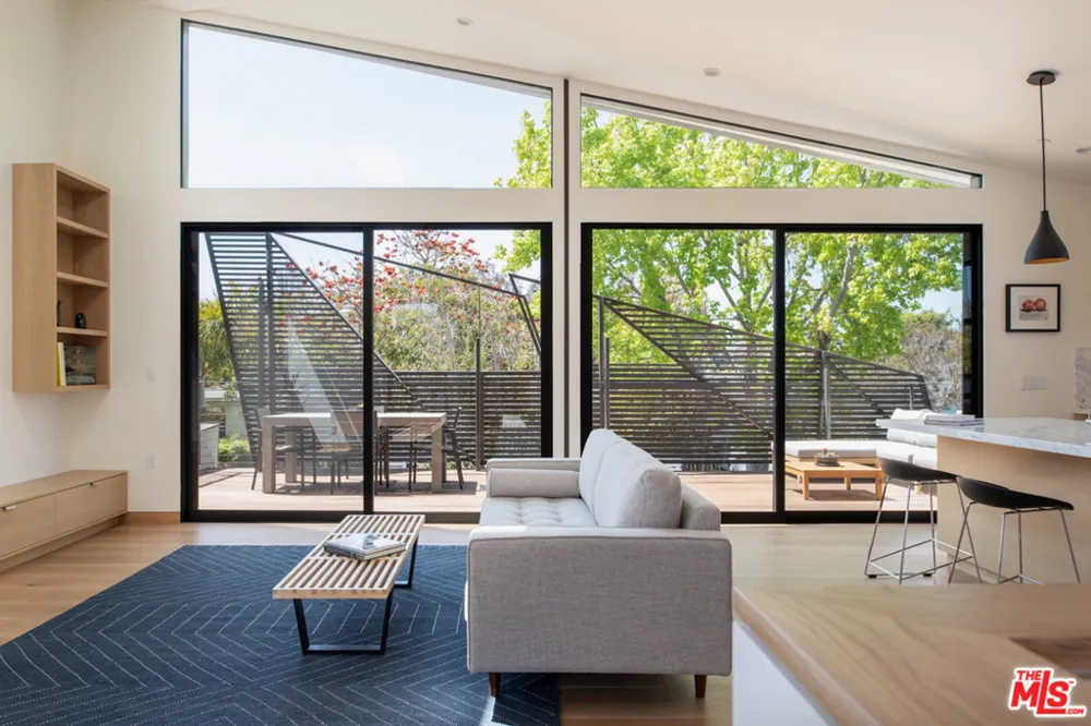 2412 Bryan Avenue Venice, CA 90291