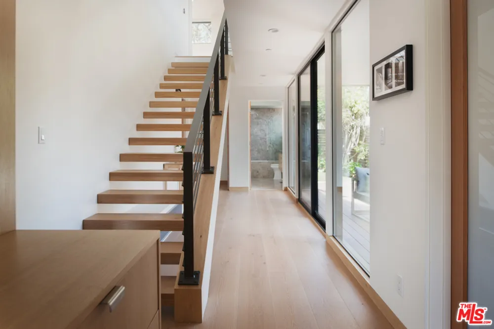 2412 Bryan Avenue Venice, CA 90291