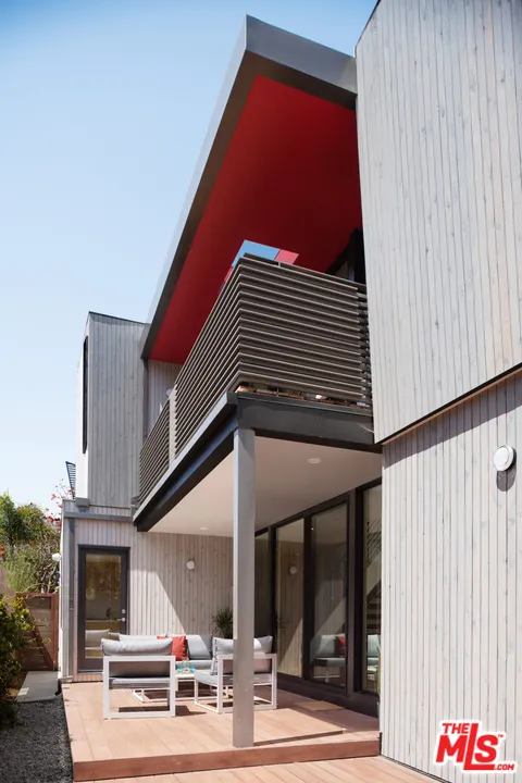 2412 Bryan Avenue Venice, CA 90291