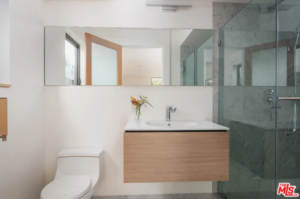 2412 Bryan Avenue Venice, CA 90291