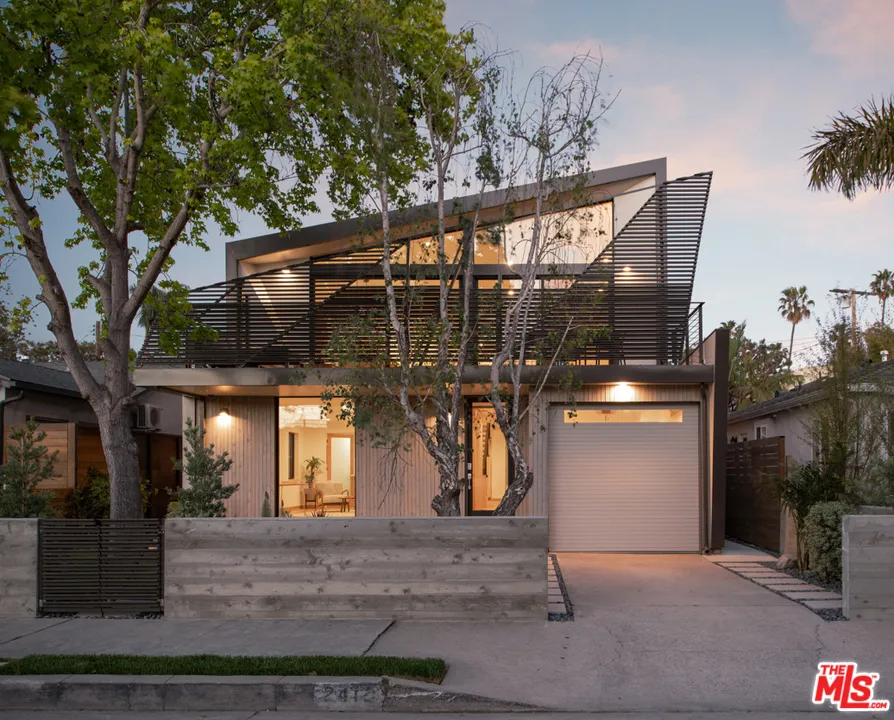 2412 Bryan Avenue Venice, CA 90291