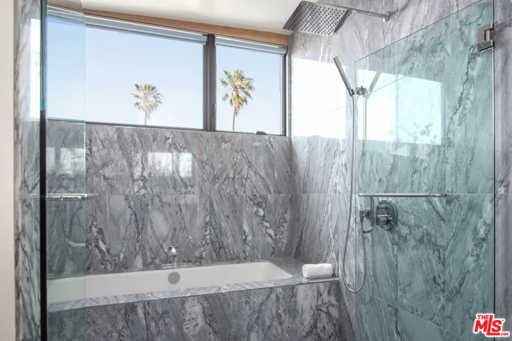 2412 Bryan Avenue Venice, CA 90291