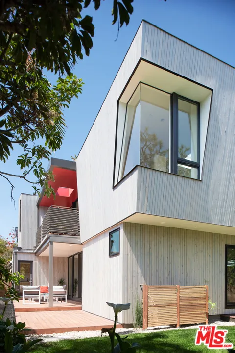 2412 Bryan Avenue Venice, CA 90291
