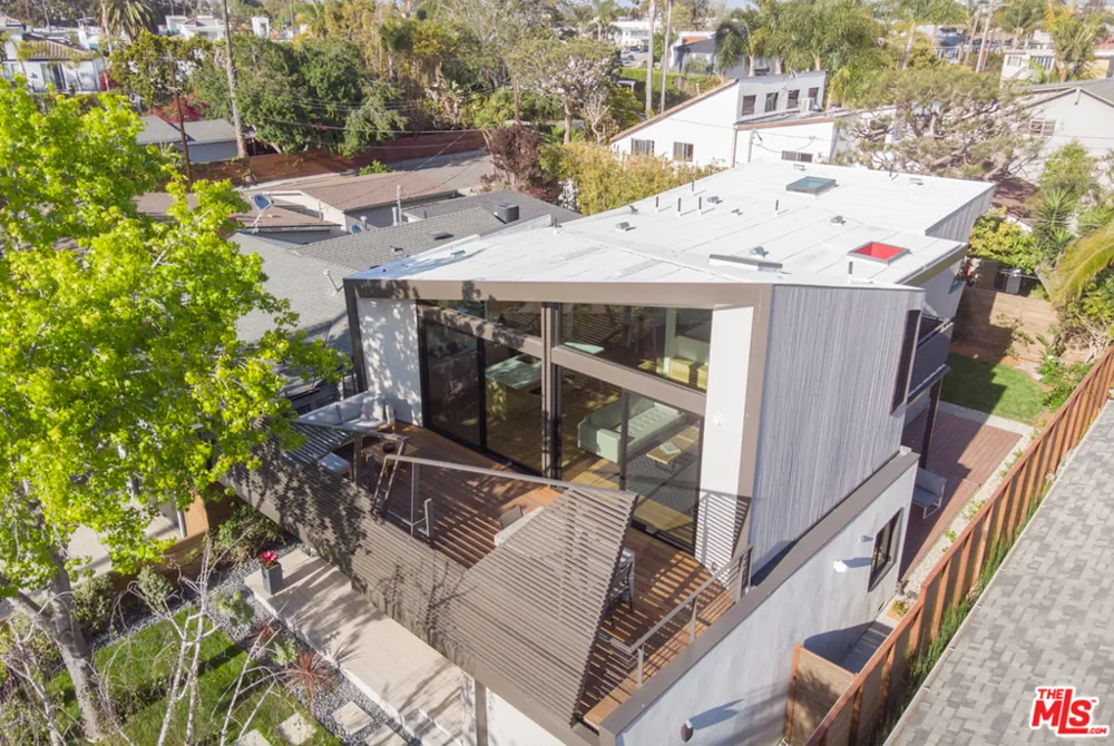 2412 Bryan Avenue Venice, CA 90291