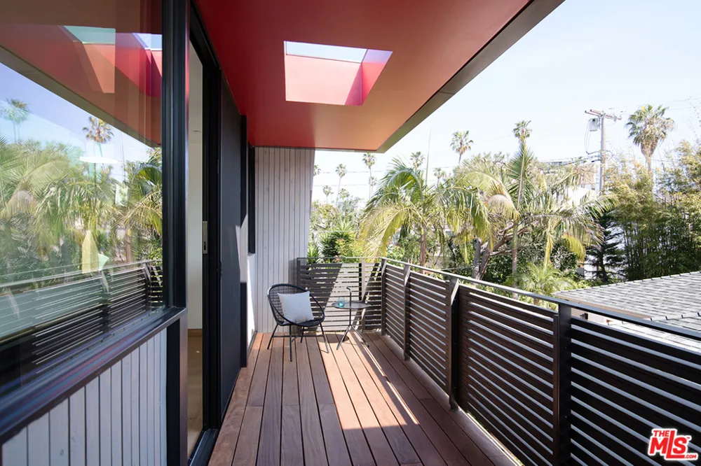 2412 Bryan Avenue Venice, CA 90291