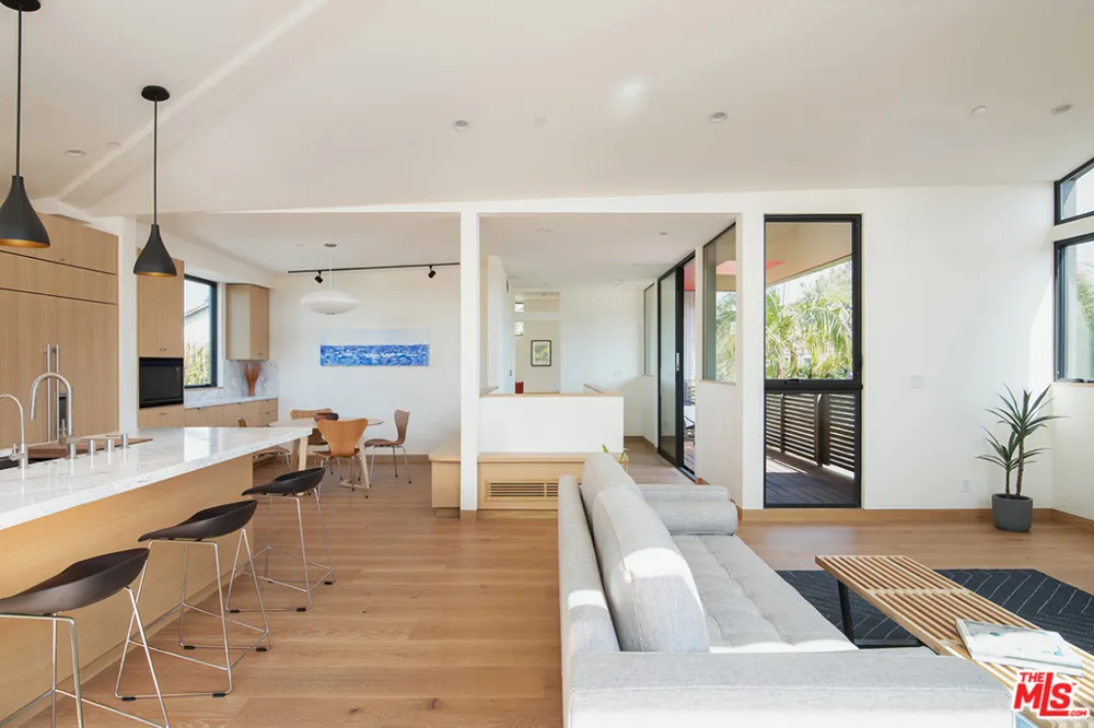 2412 Bryan Avenue Venice, CA 90291