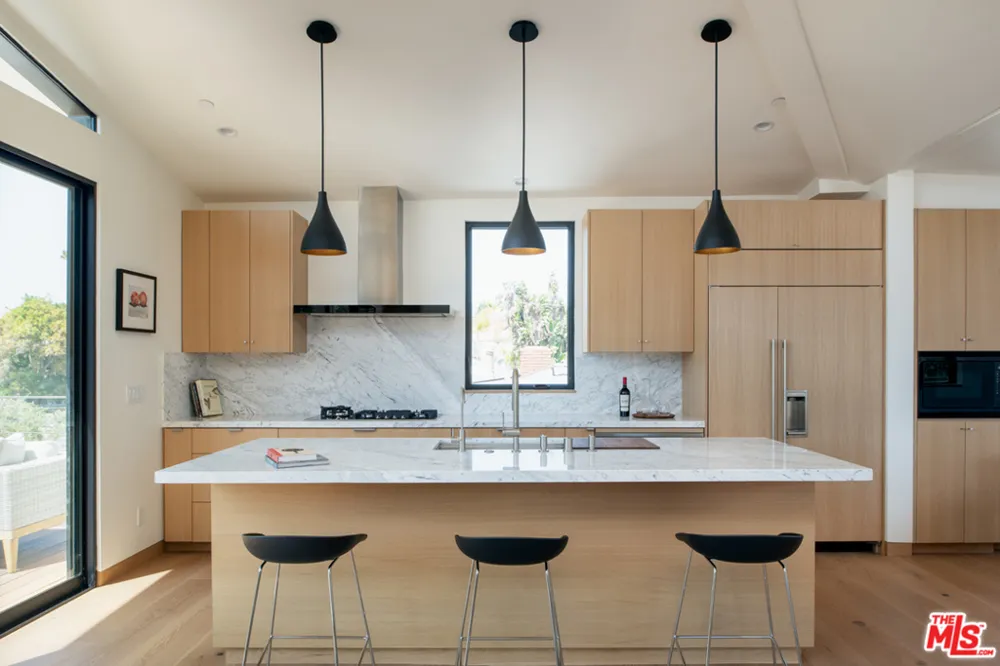 2412 Bryan Avenue Venice, CA 90291
