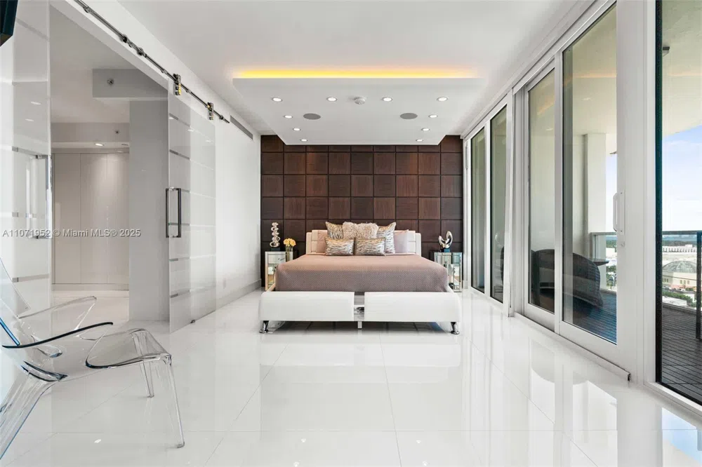 100 Lincoln Rd #PH6 Miami Beach, FL 33139