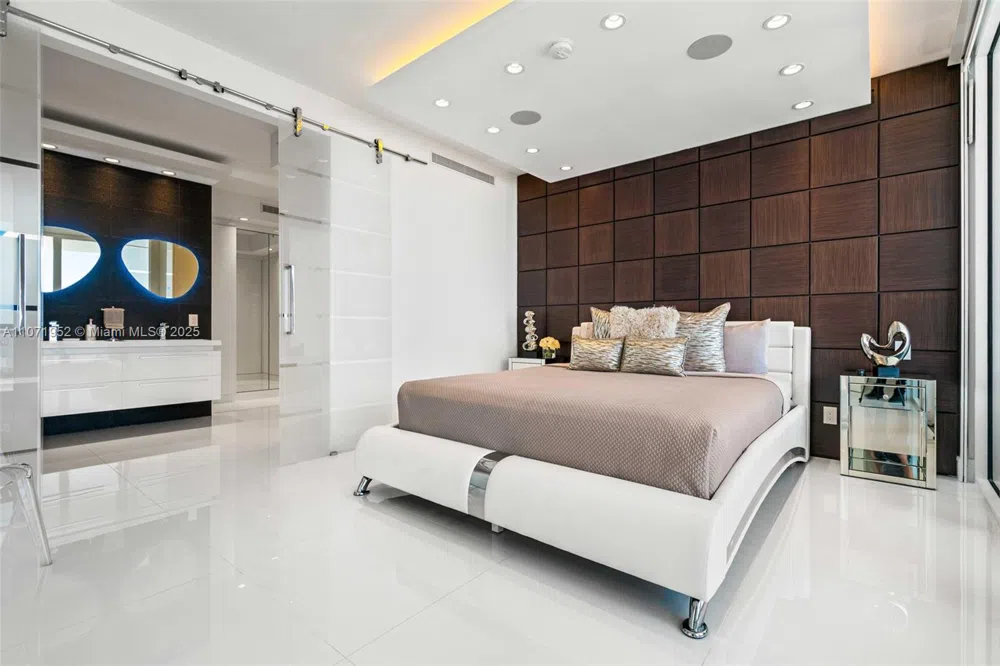 100 Lincoln Rd #PH6 Miami Beach, FL 33139