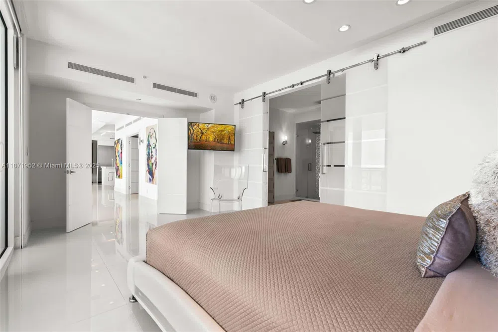 100 Lincoln Rd #PH6 Miami Beach, FL 33139