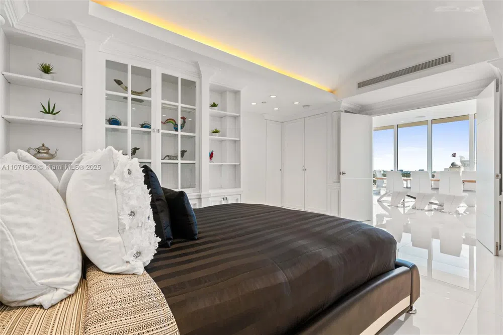 100 Lincoln Rd #PH6 Miami Beach, FL 33139