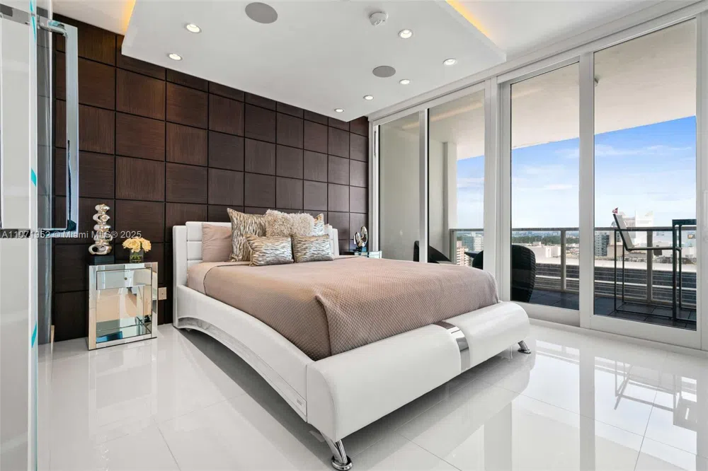 100 Lincoln Rd #PH6 Miami Beach, FL 33139