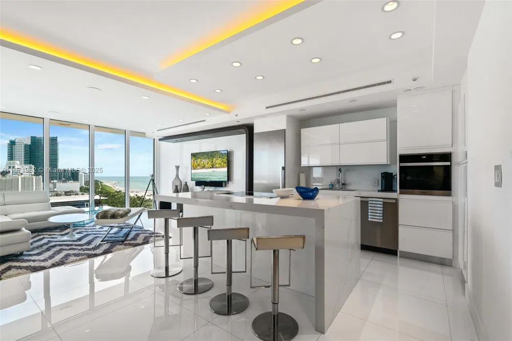 100 Lincoln Rd #PH6 Miami Beach, FL 33139