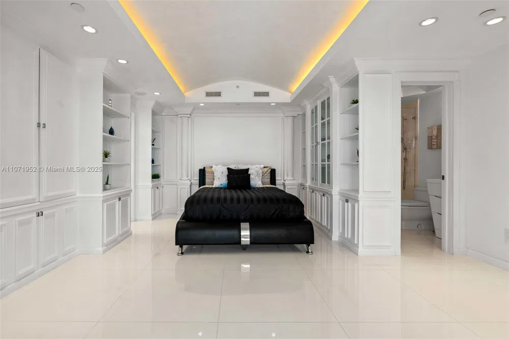 100 Lincoln Rd #PH6 Miami Beach, FL 33139