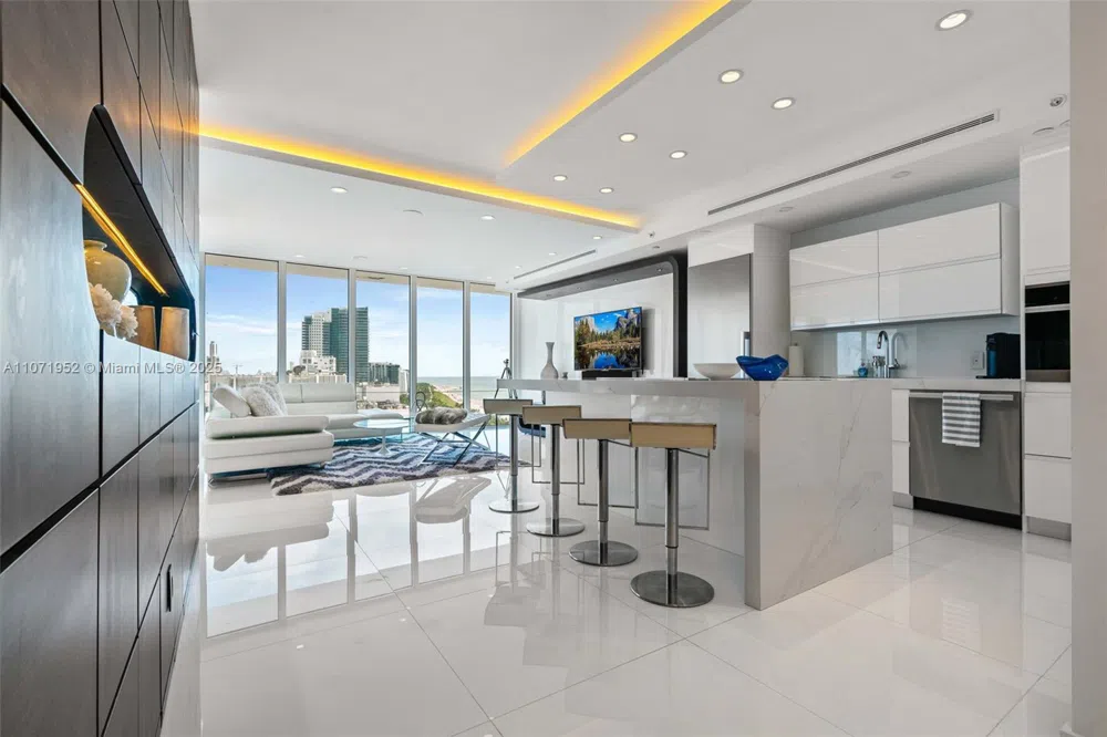 100 Lincoln Rd #PH6 Miami Beach, FL 33139