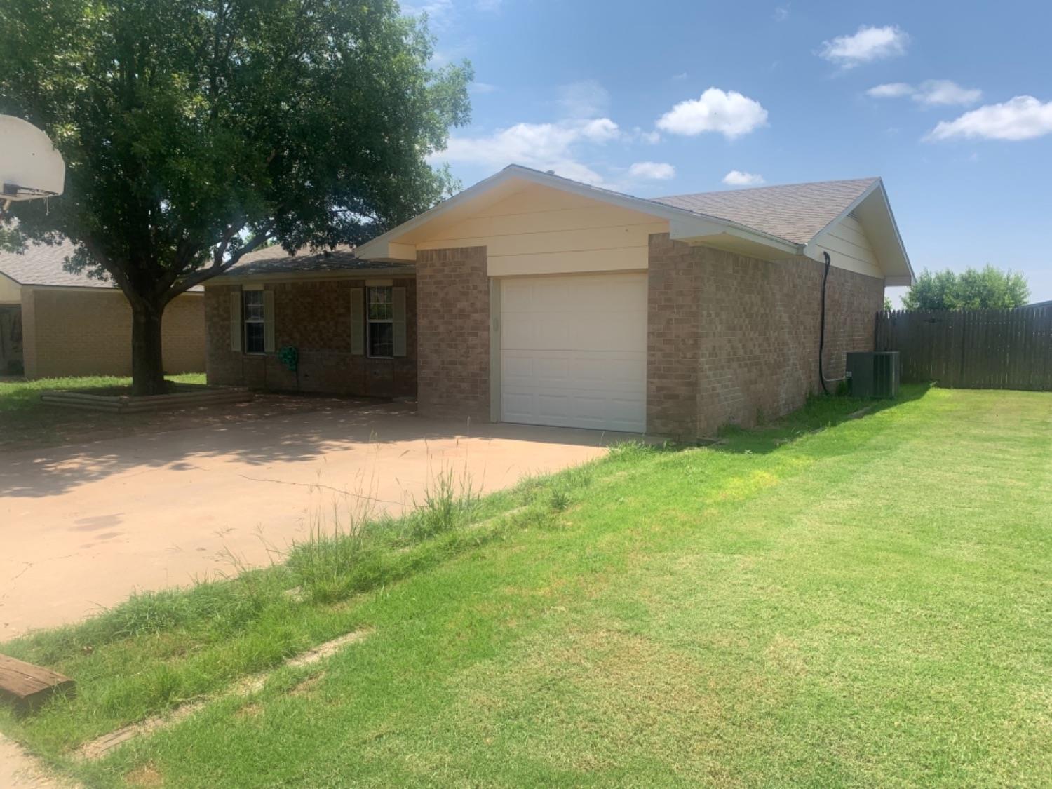 4209 Ridgeway Plainview, TX 79072