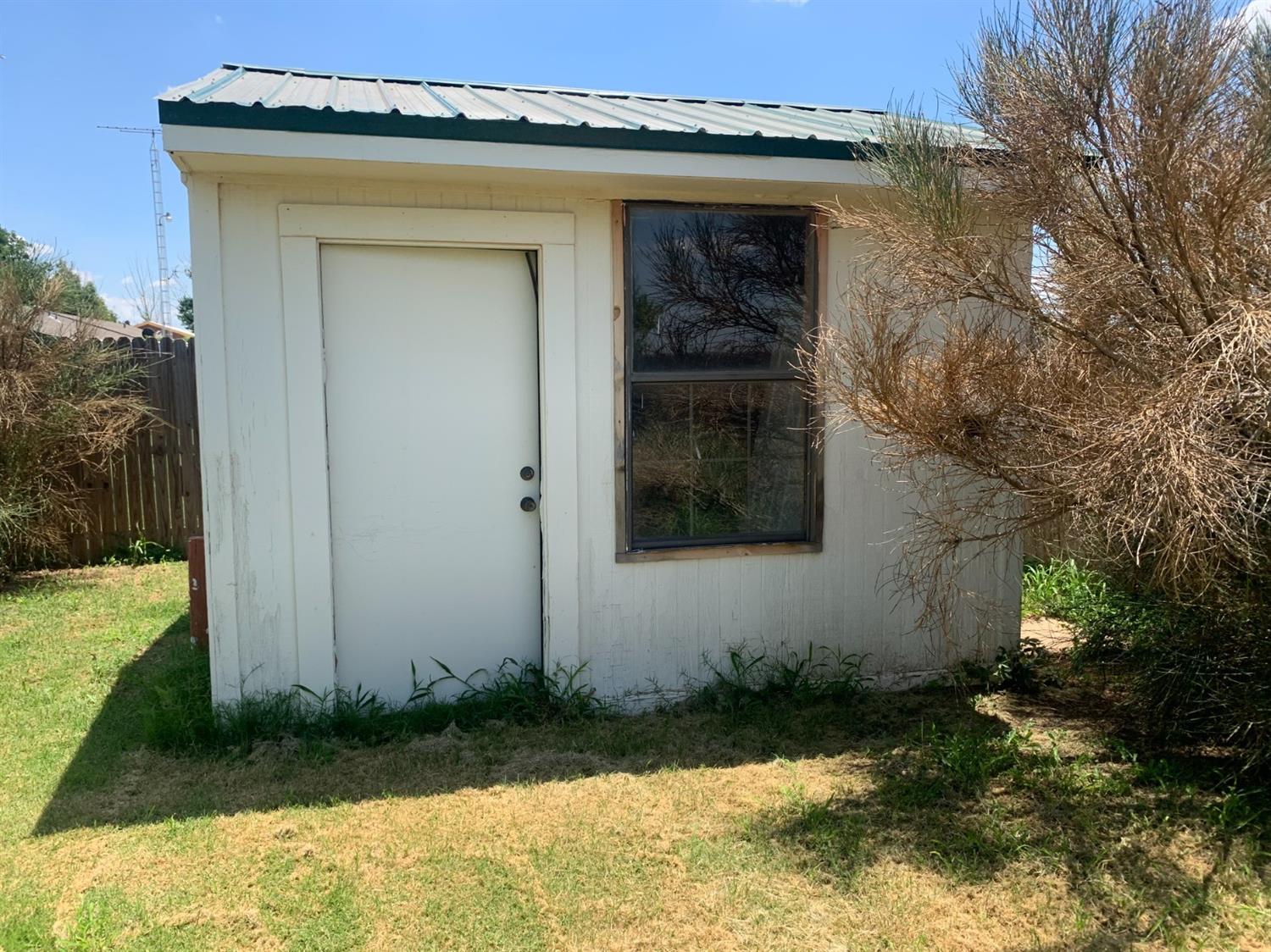 4209 Ridgeway Plainview, TX 79072