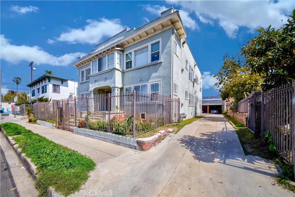 1308 S Van Ness Avenue Los Angeles, CA 90019