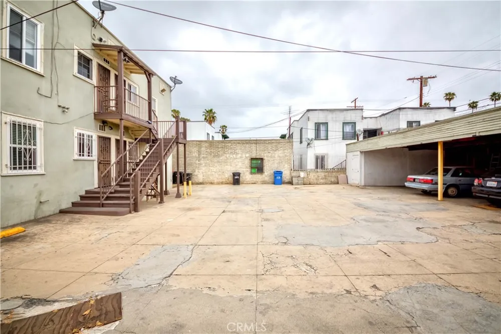 1308 S Van Ness Avenue Los Angeles, CA 90019