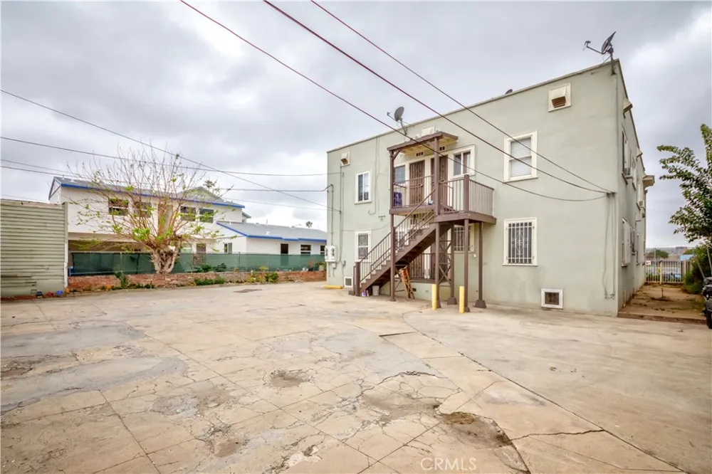 1308 S Van Ness Avenue Los Angeles, CA 90019
