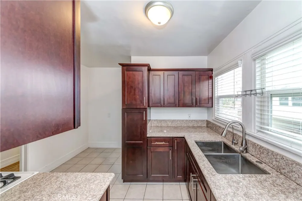 1308 S Van Ness Avenue Los Angeles, CA 90019