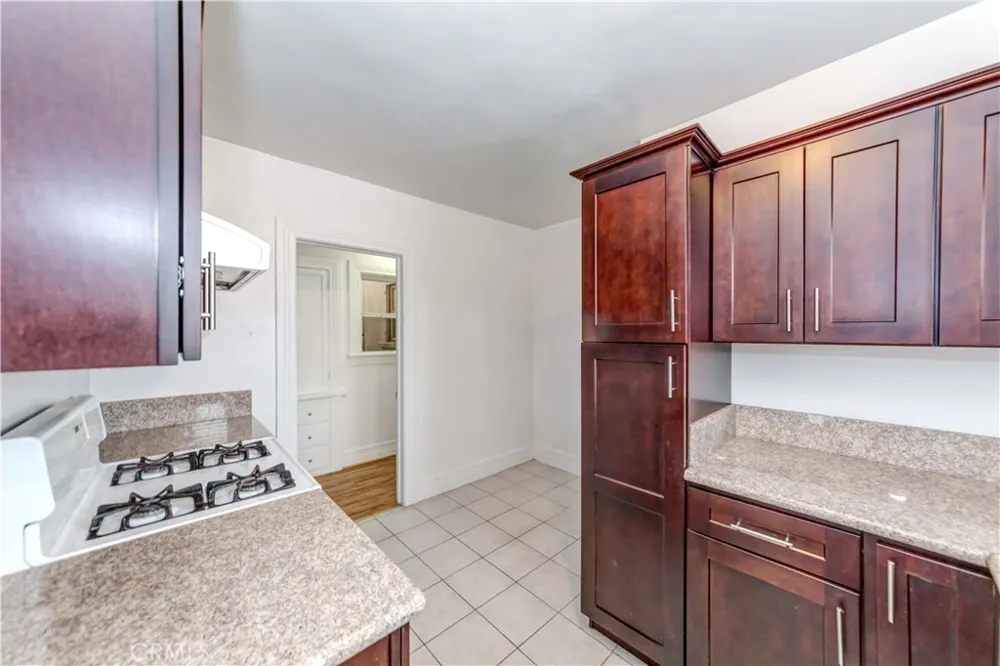 1308 S Van Ness Avenue Los Angeles, CA 90019
