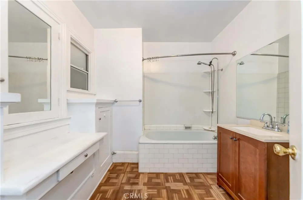 1308 S Van Ness Avenue Los Angeles, CA 90019