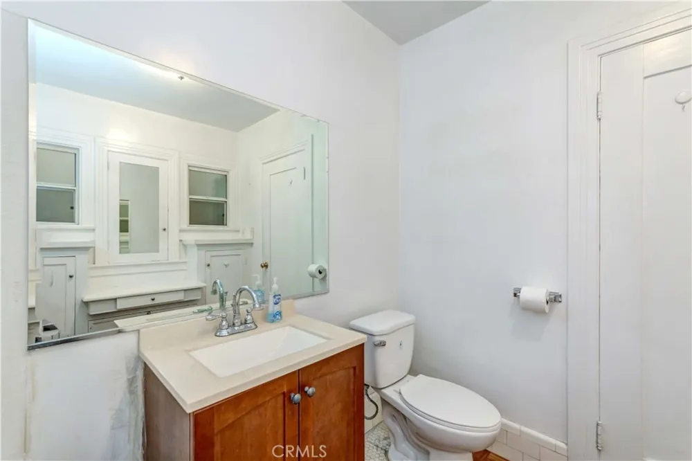 1308 S Van Ness Avenue Los Angeles, CA 90019