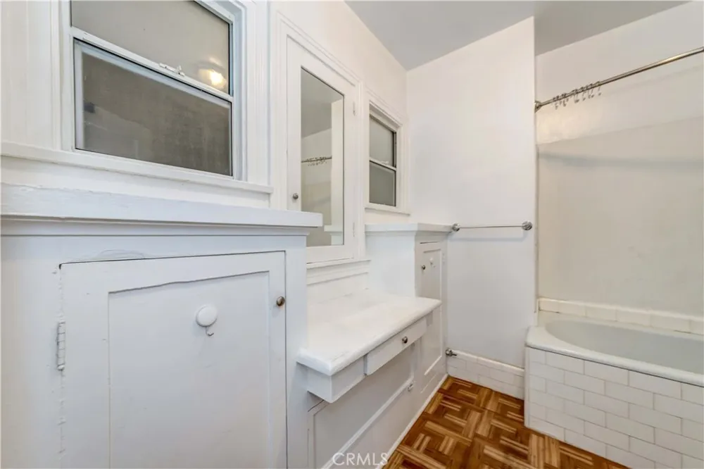 1308 S Van Ness Avenue Los Angeles, CA 90019