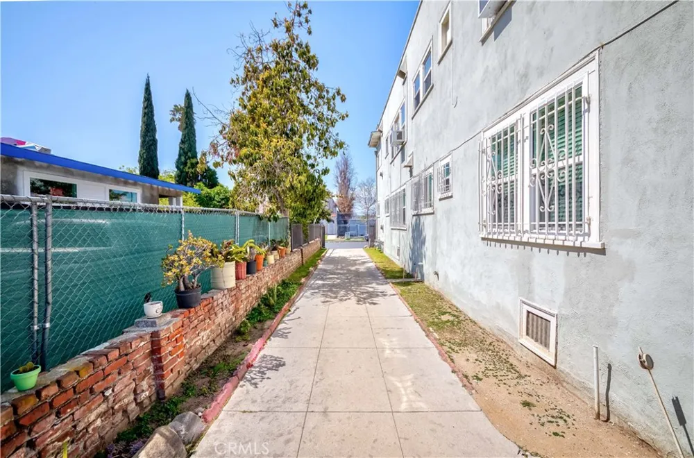 1308 S Van Ness Avenue Los Angeles, CA 90019