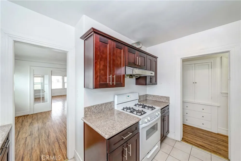 1308 S Van Ness Avenue Los Angeles, CA 90019