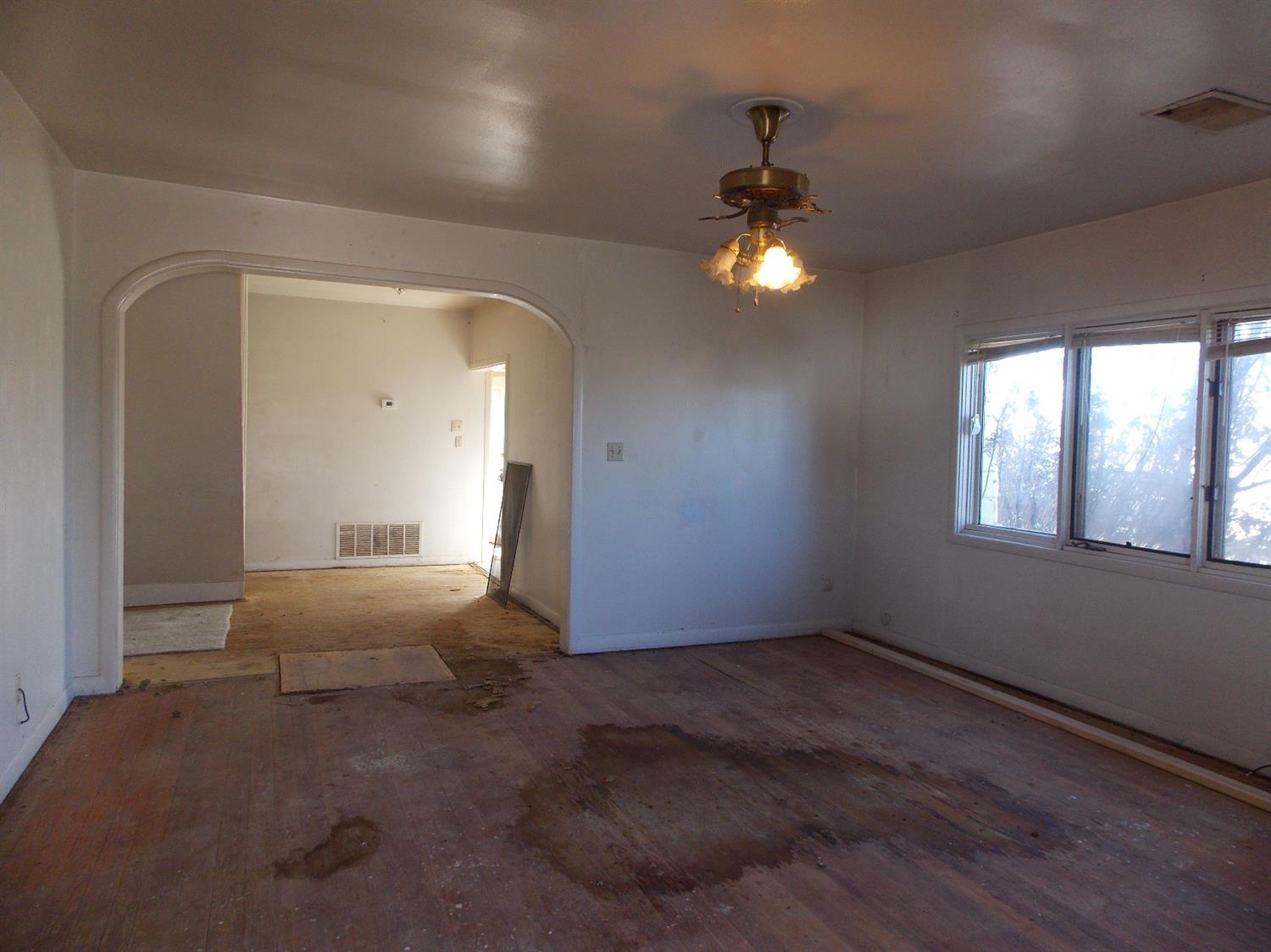 211 Ave F Abernathy, TX 79311