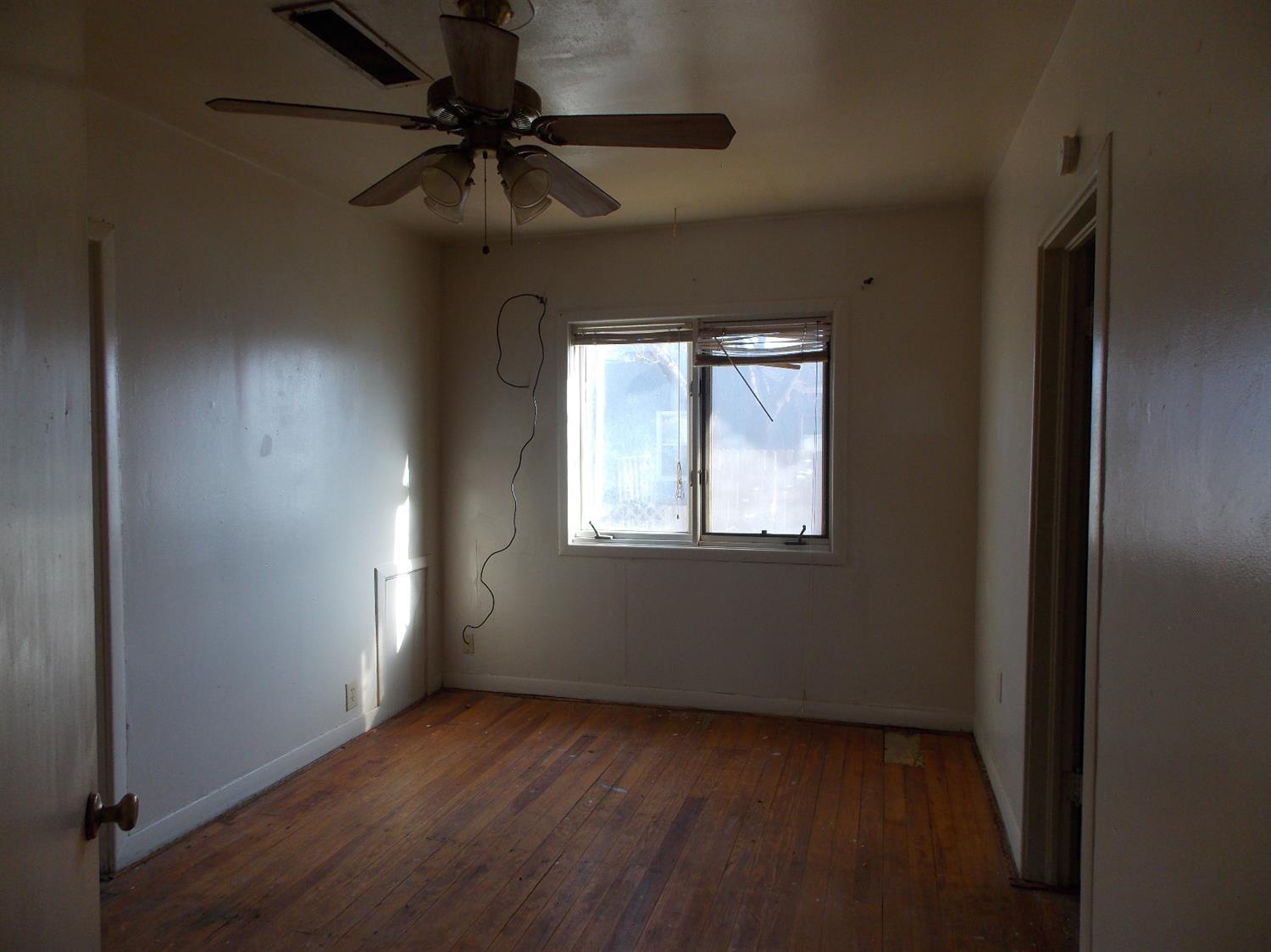 211 Ave F Abernathy, TX 79311