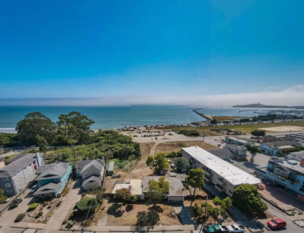 570 Avenue Alhambra Other, CA 94018