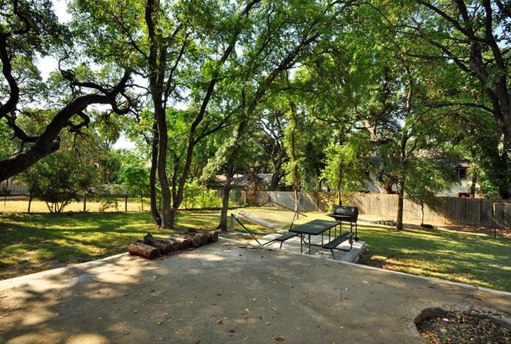 911 Duncan Ln Austin, Texas 78705