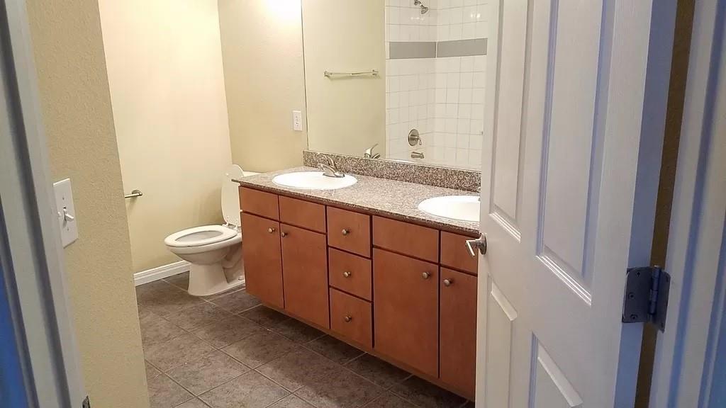 2502 Leon St #214 Austin, Texas 78705