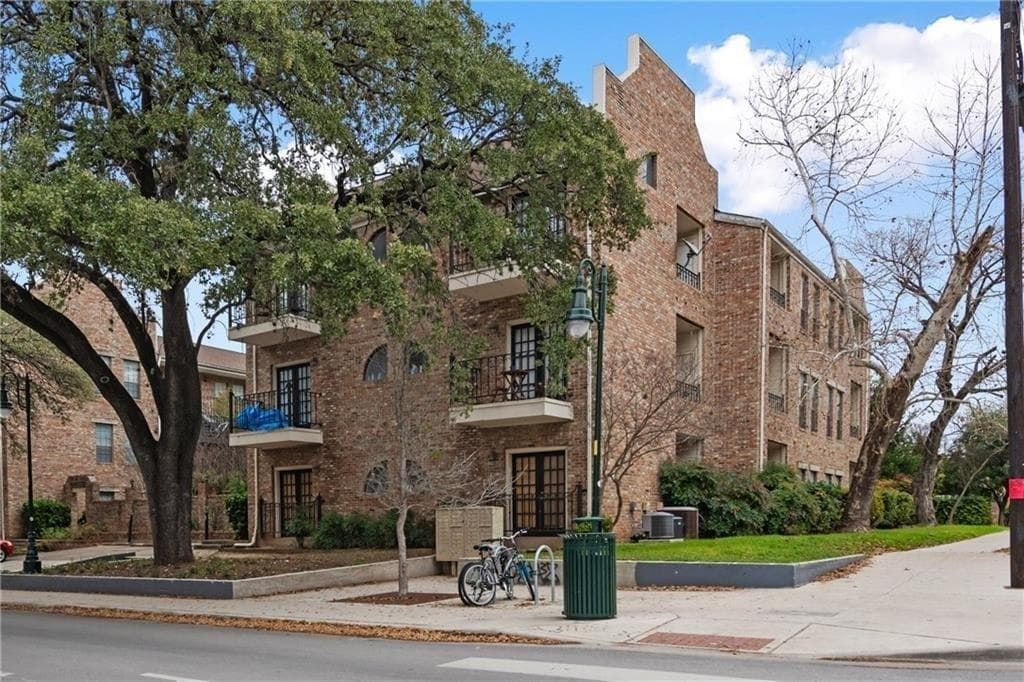 2801 Rio Grande St #302 Austin, Texas 78705