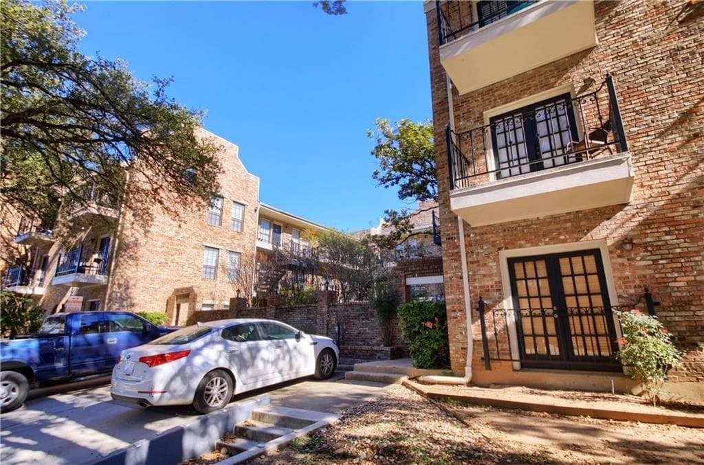 2801 Rio Grande St #302 Austin, Texas 78705