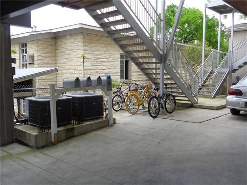 210 E 32nd # A Austin, Texas 78705
