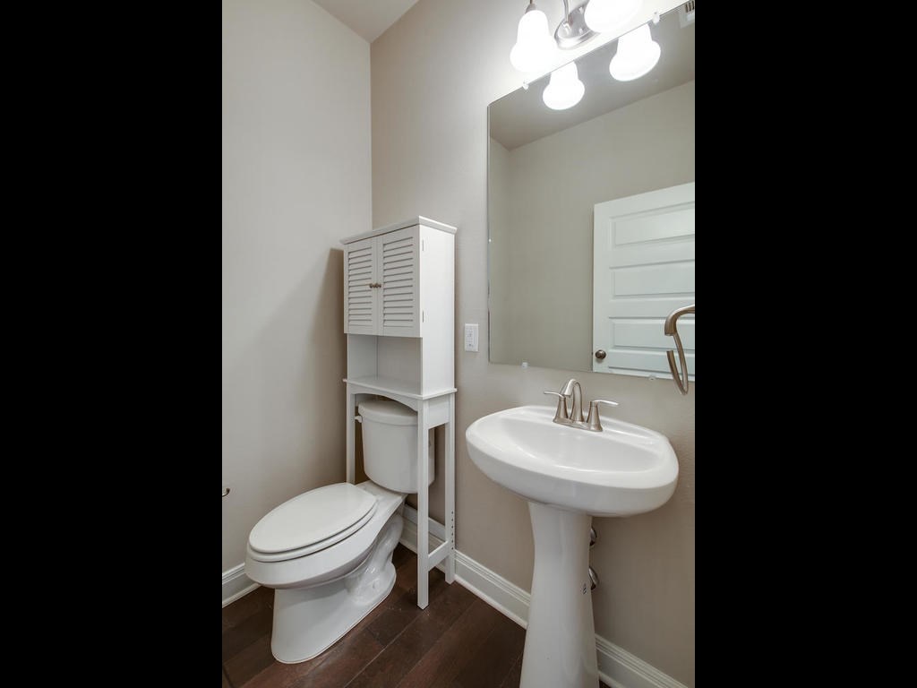 700 Applewood Dr #F Austin, Texas 78660