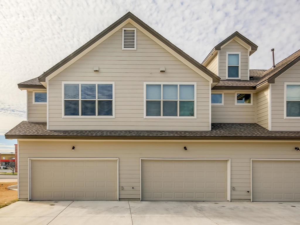 700 Applewood Dr #F Austin, Texas 78660