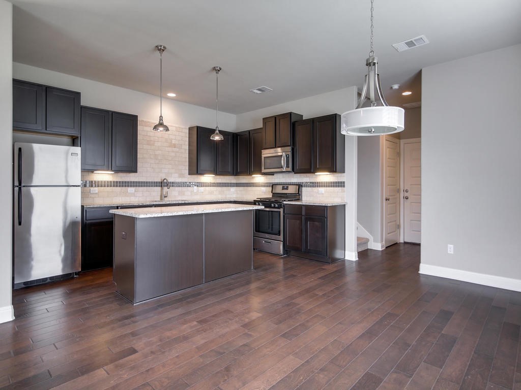 700 Applewood Dr #F Austin, Texas 78660