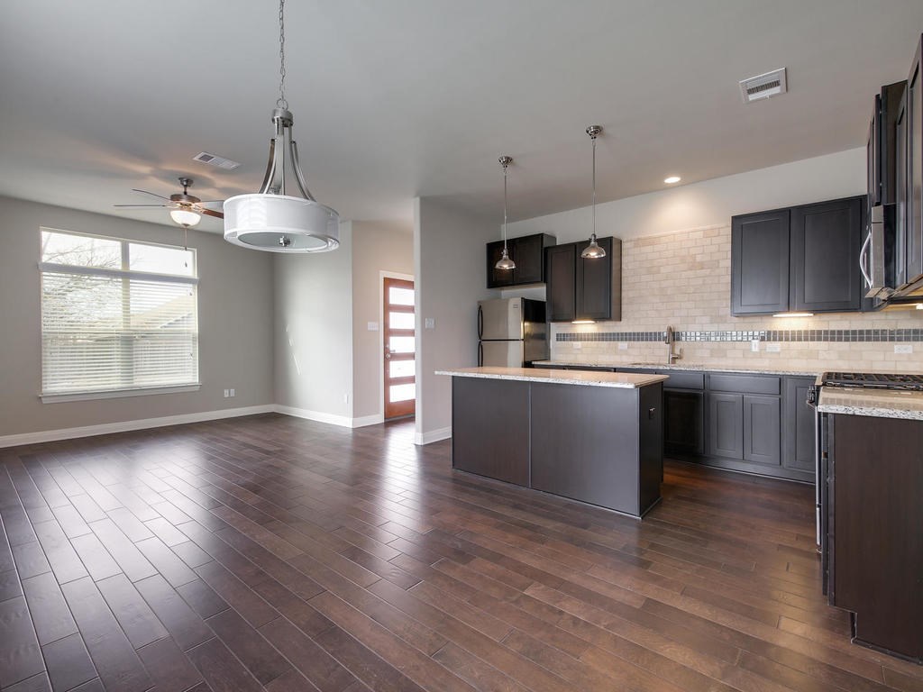 700 Applewood Dr #F Austin, Texas 78660