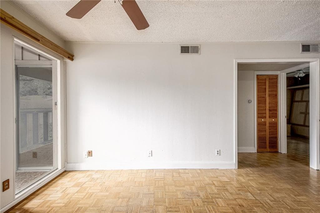 1304 Summit St #206 Austin, Texas 78741