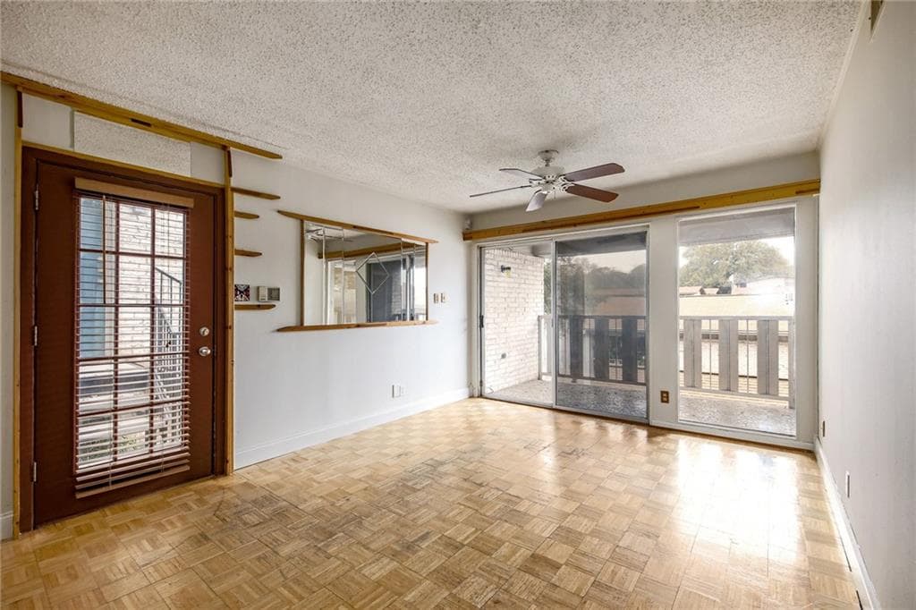 1304 Summit St #206 Austin, Texas 78741