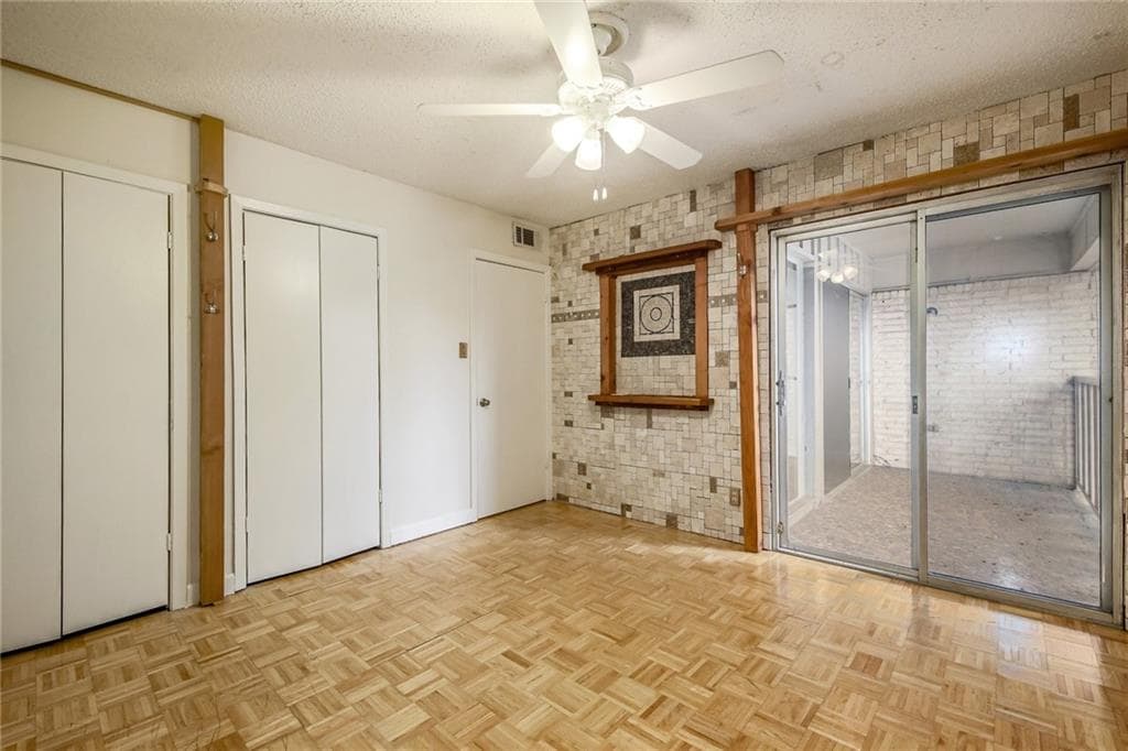 1304 Summit St #206 Austin, Texas 78741