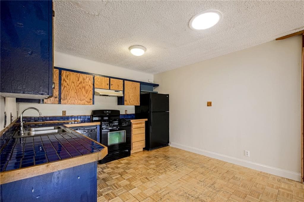 1304 Summit St #206 Austin, Texas 78741