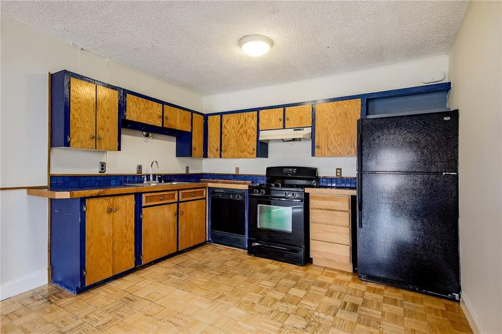 1304 Summit St #206 Austin, Texas 78741